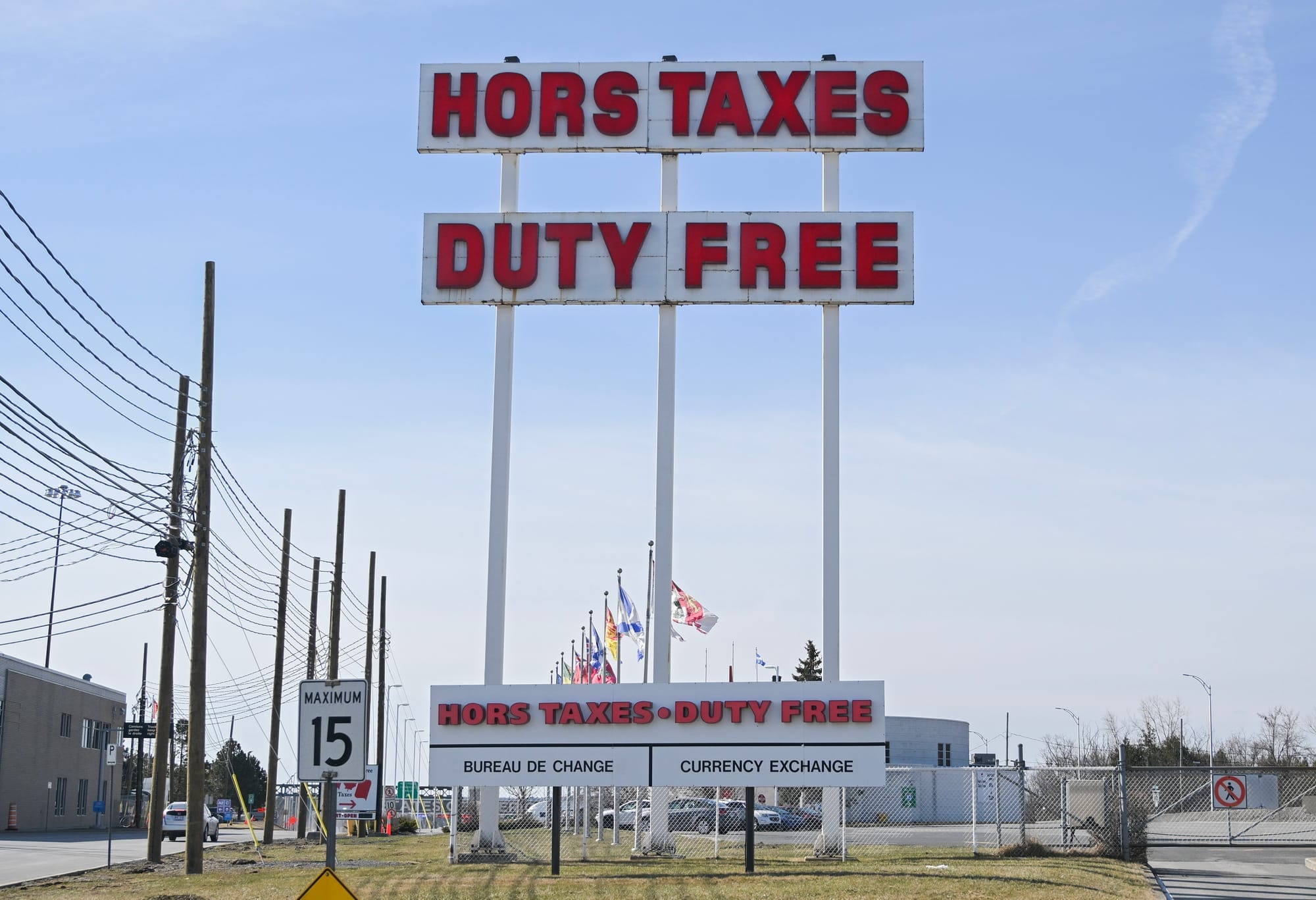 A large whitesign with red lettering says "HORS TAXES DUTY FREE"